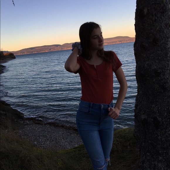 Meet your Posher, Anne - Picture 1 of 1